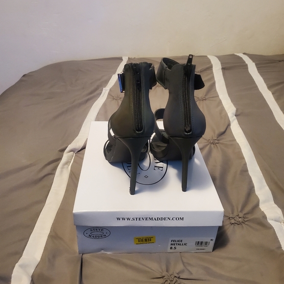 Steve Madden metallic heels size 8.5 - Picture 2 of 3